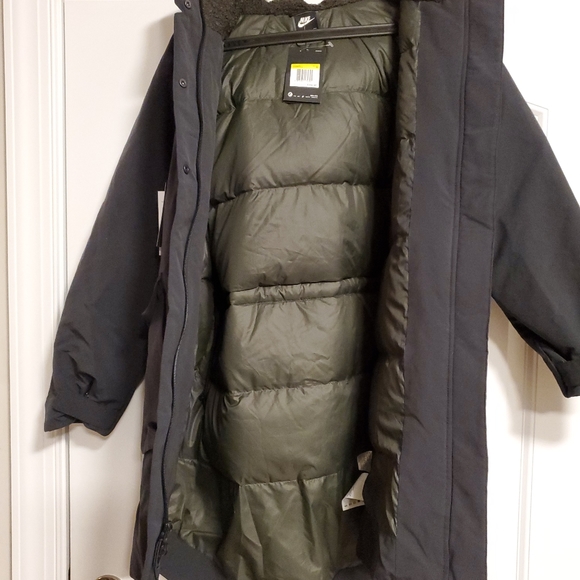 *SOLD* Womens Nike Tech coat - Picture 4 of 5